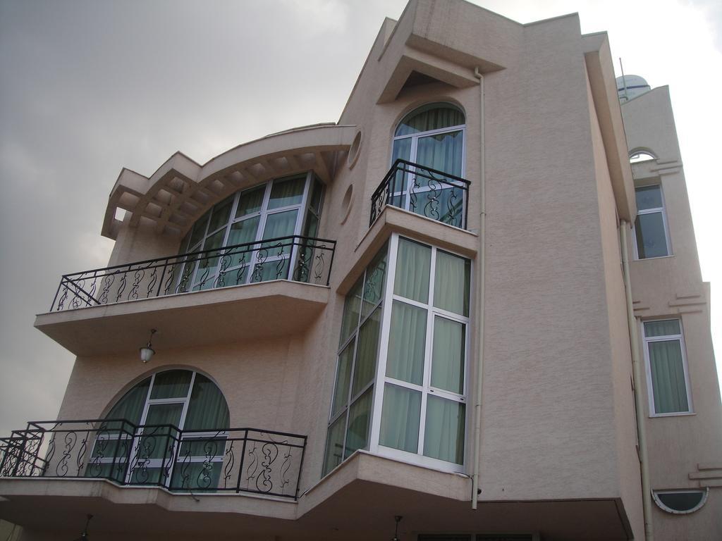 Tazina Guest House Аддис-Абеба Экстерьер фото